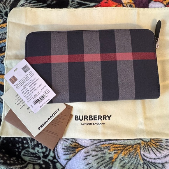 Burberry Black and Gray Checkered Wallet new - Picture 4 of 5